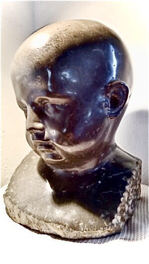 Escultura en Piedra El Bebé